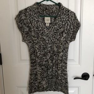 Short sleeve sweater